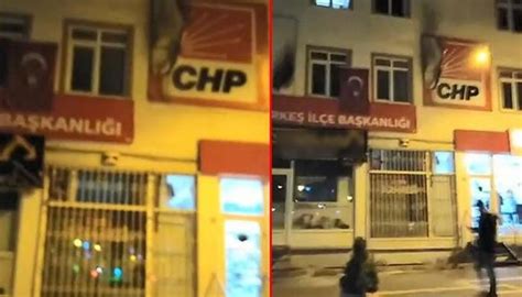 Ç­a­n­k­ı­r­ı­­d­a­ ­C­H­P­ ­İ­l­ç­e­ ­B­a­ş­k­a­n­l­ı­ğ­ı­ ­b­i­n­a­s­ı­n­a­ ­s­a­l­d­ı­r­ı­:­ ­1­ ­g­ö­z­a­l­t­ı­